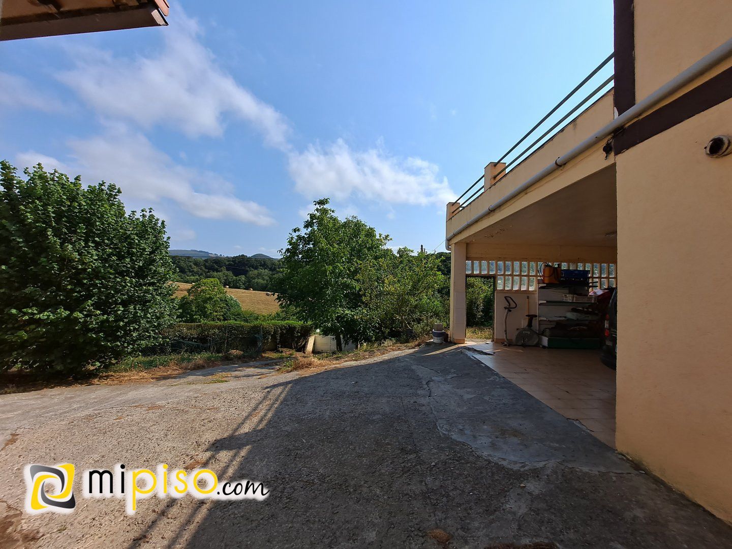 Vista exterior de Casa o xalet en venda en Laredo amb Calefacció, Terrassa i Moblat