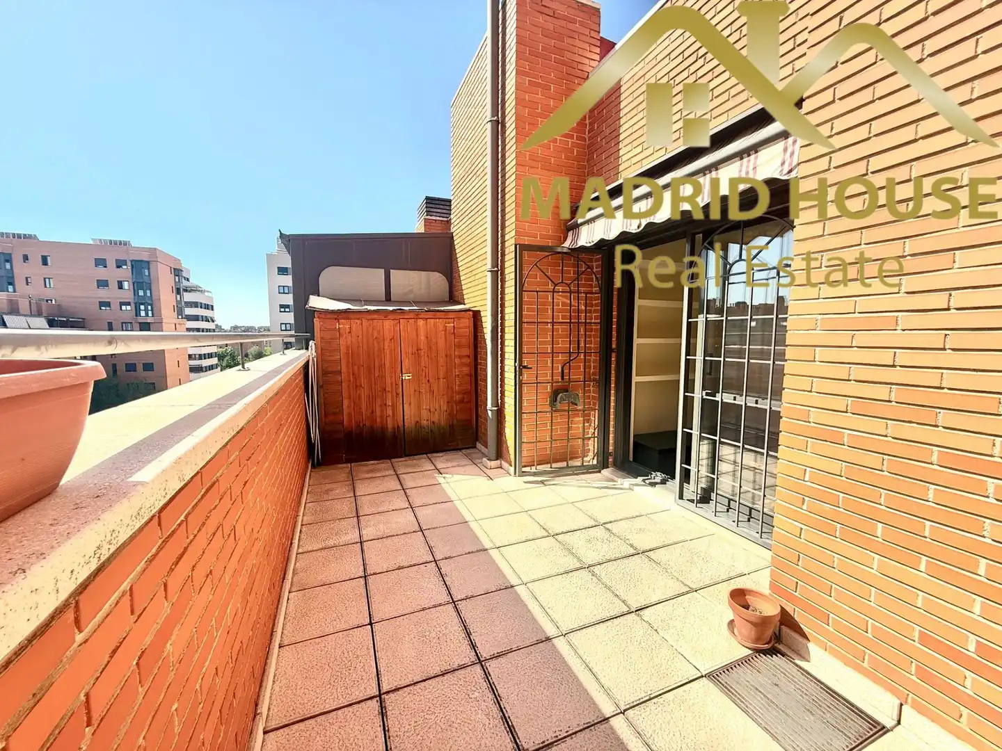 Vista exterior de Àtic en venda en Madrid amb Aire condicionat, Calefacció i Terrassa