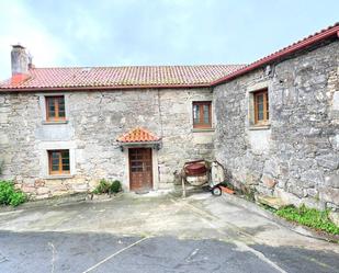 Vista exterior de Casa o xalet en venda en Laxe amb Calefacció, Jardí privat i Terrassa