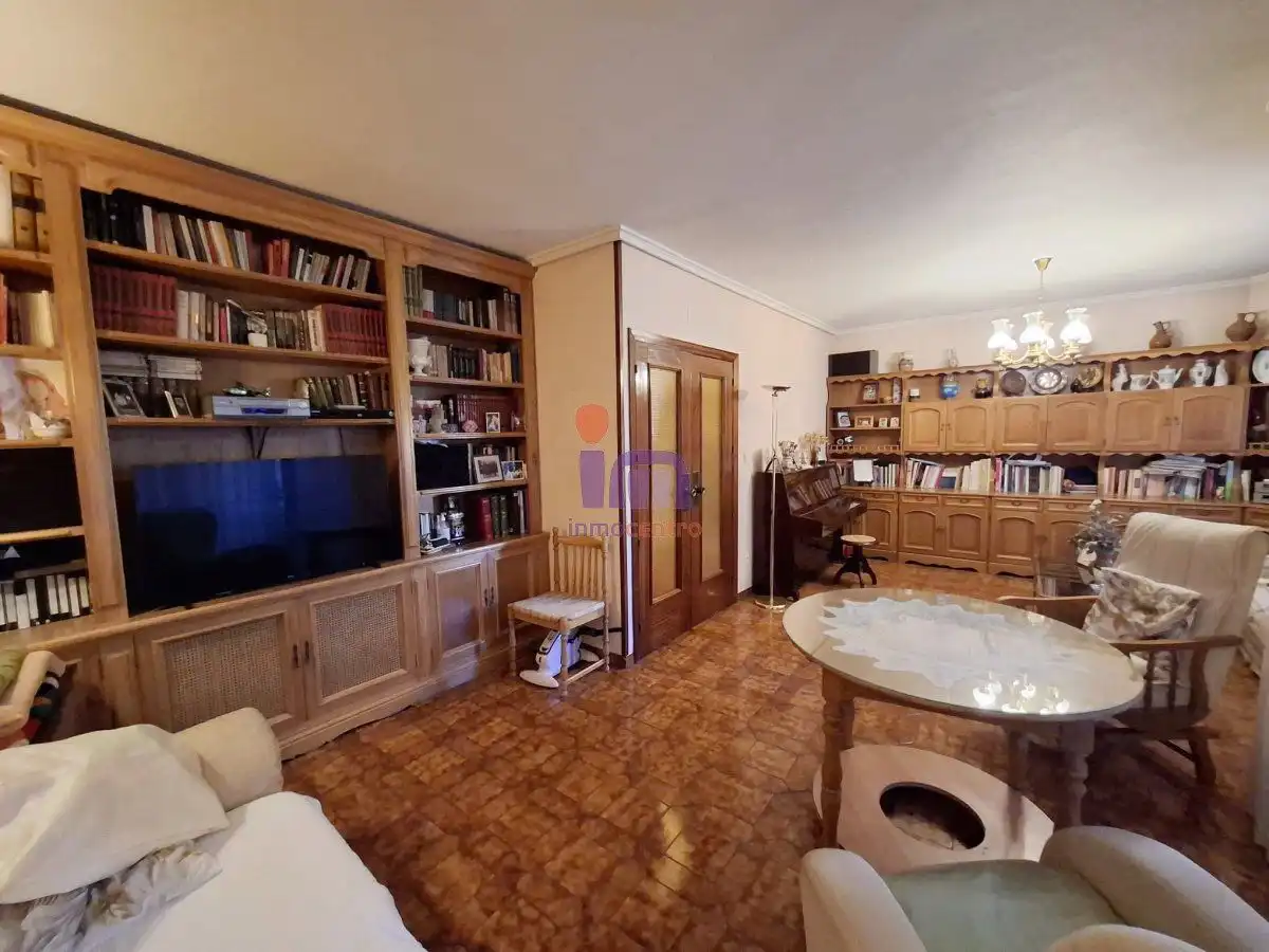 Piso con terraza en venta en Valdepeñas, imagen 2
