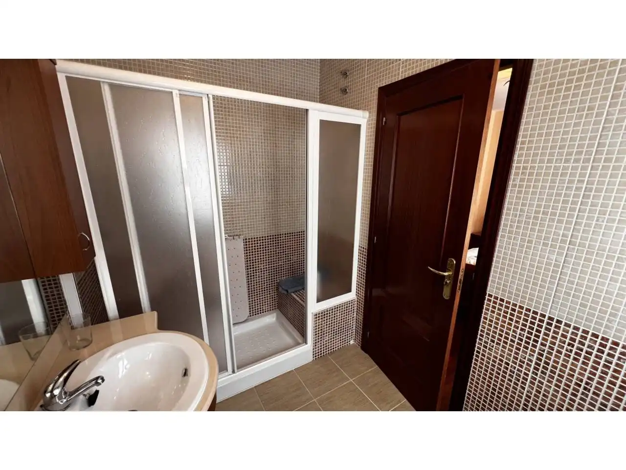 Bathroom of Detached homes for sale in Espinosa de los Monteros  with Heating, Private garden and Terrace