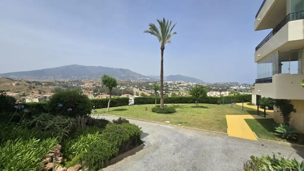 Außenansicht von Wohnungen zum Verkauf in Mijas mit Klimaanlage, Terrasse und Schwimmbad