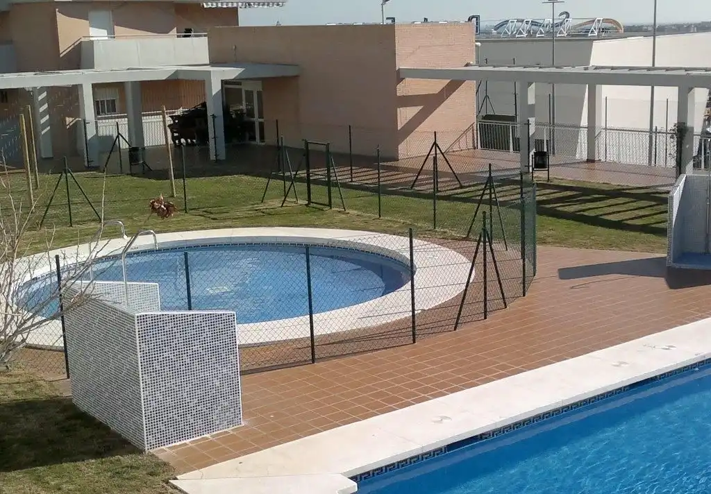 Piscina de Piso de alquiler en Algeciras con Amueblado y Piscina comunitaria