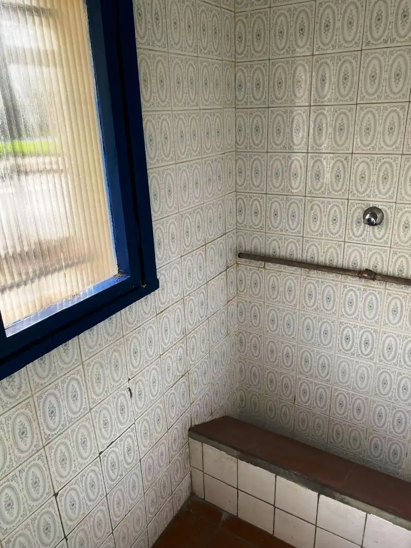 Baño de Local en venta en Gijón  con Amueblado y Alarma