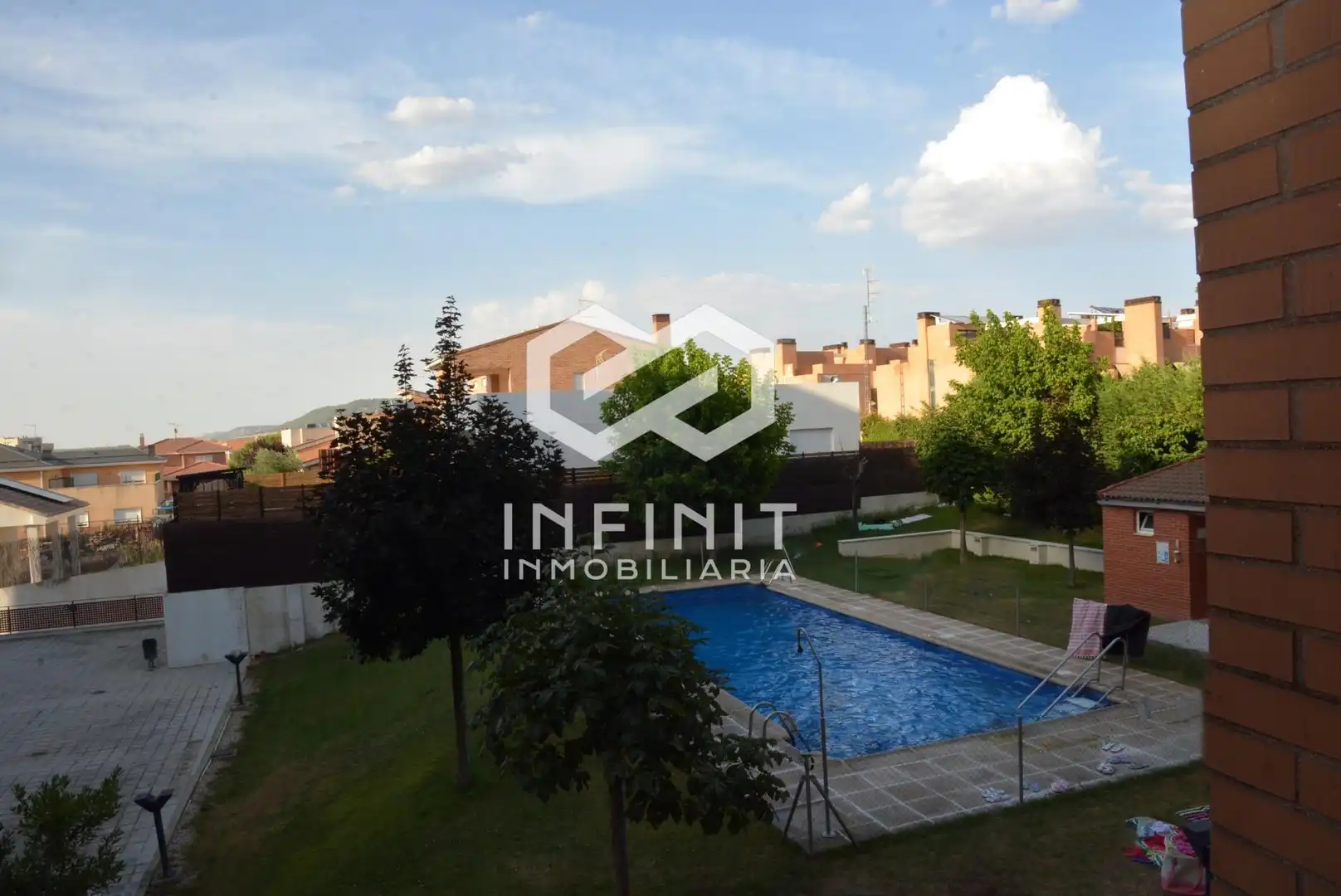 Piscina de Piso en venta en Guadalajara con Calefacción, Terraza y Trastero