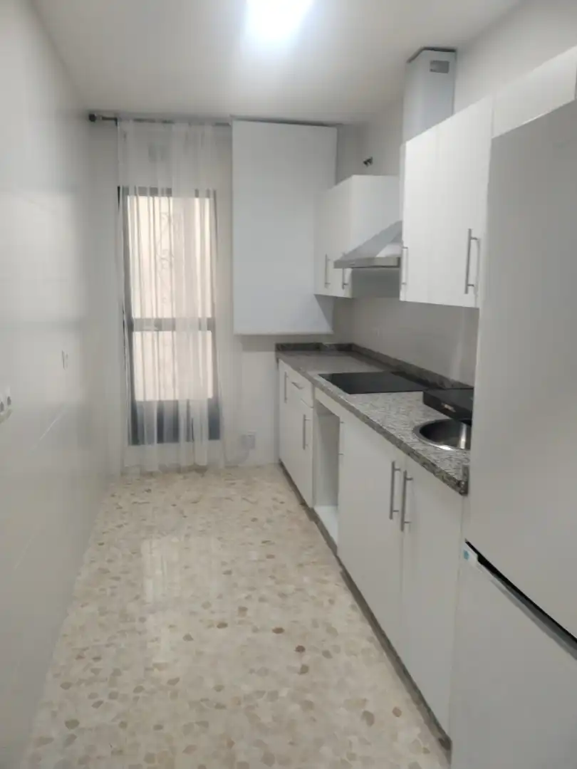 Cuina de Pis de lloguer en Huelva amb Moblat i Rentadora