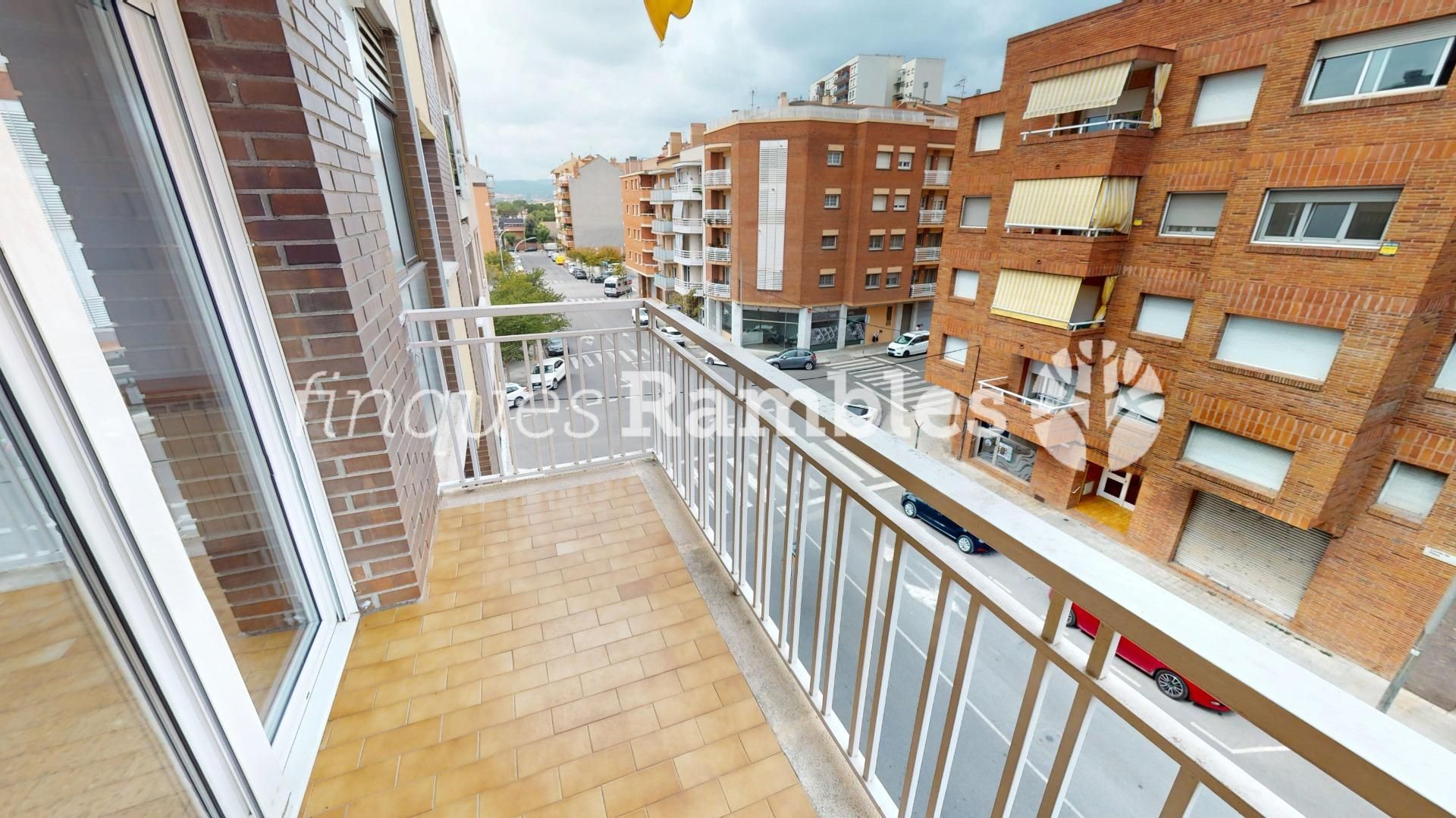 Vista exterior de Pis en venda en Igualada amb Terrassa i Traster