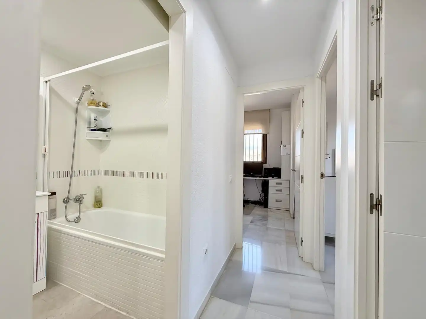 Bathroom of Flat for sale in Roquetas de Mar  with Air Conditioner, Heating and Terrace