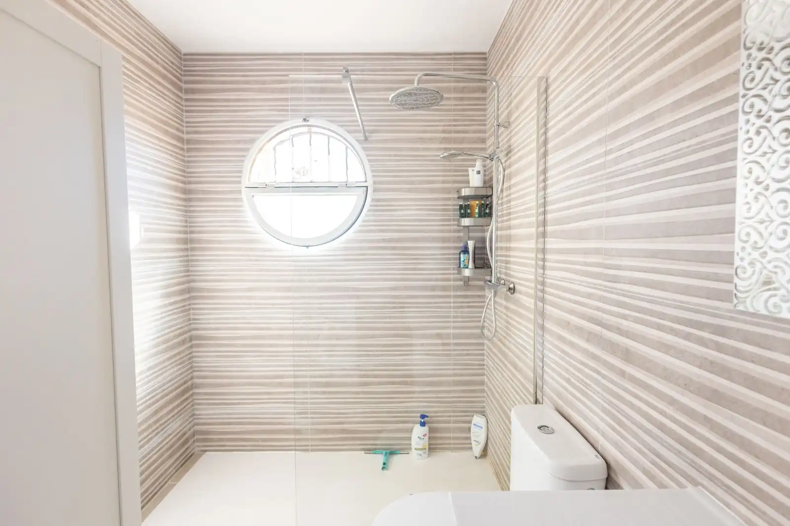Baño de Casa adosada en venta en Orihuela con Jardín privado, Terraza y Piscina