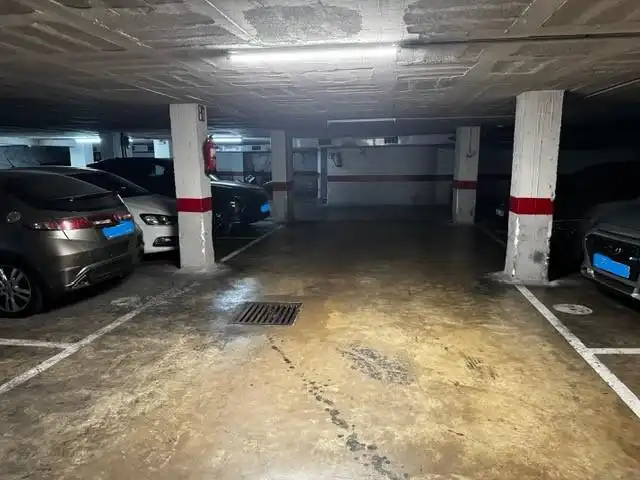 Parkplatz von Garage zum Verkauf in Girona