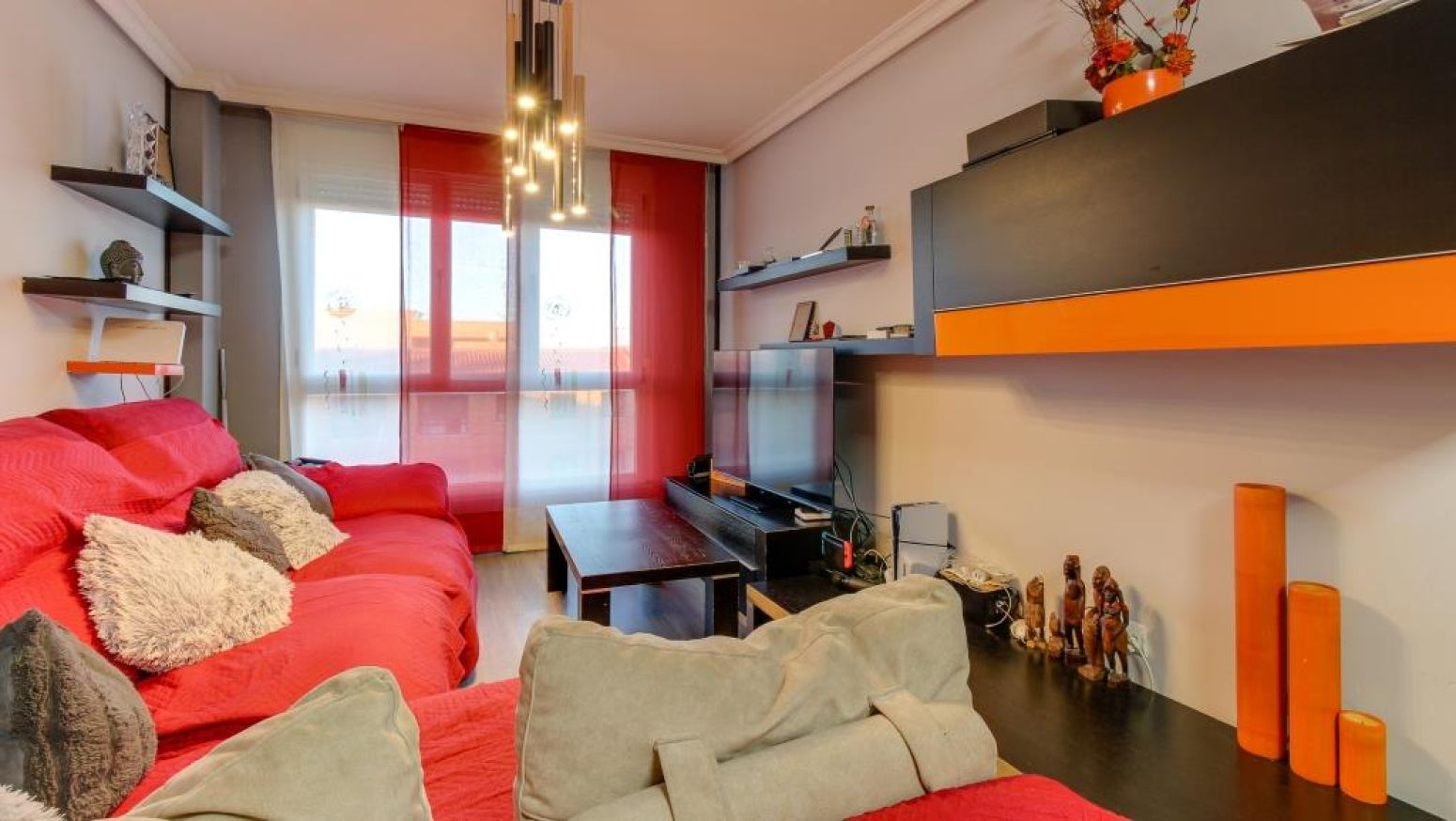 Living room of Flat for sale in Salamanca Capital  with Heating, Private garden and Storage room