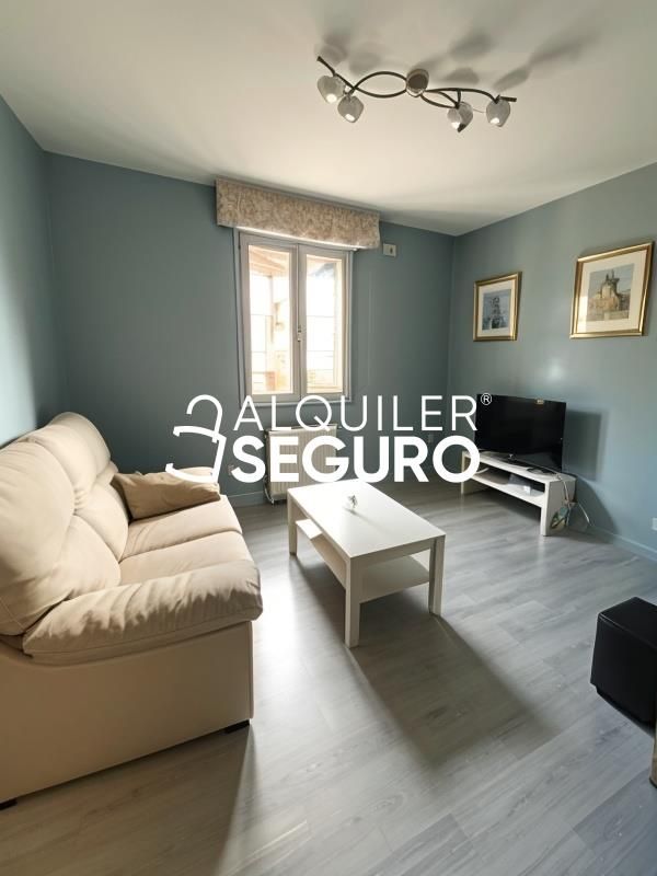 Sala d'estar de Àtic de lloguer en  Madrid Capital amb Calefacció, Terrassa i Moblat