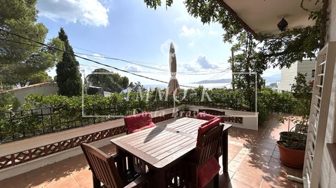 Casa en Llançà con licencia turística, vistas al mar y a pocos metros de la playa.