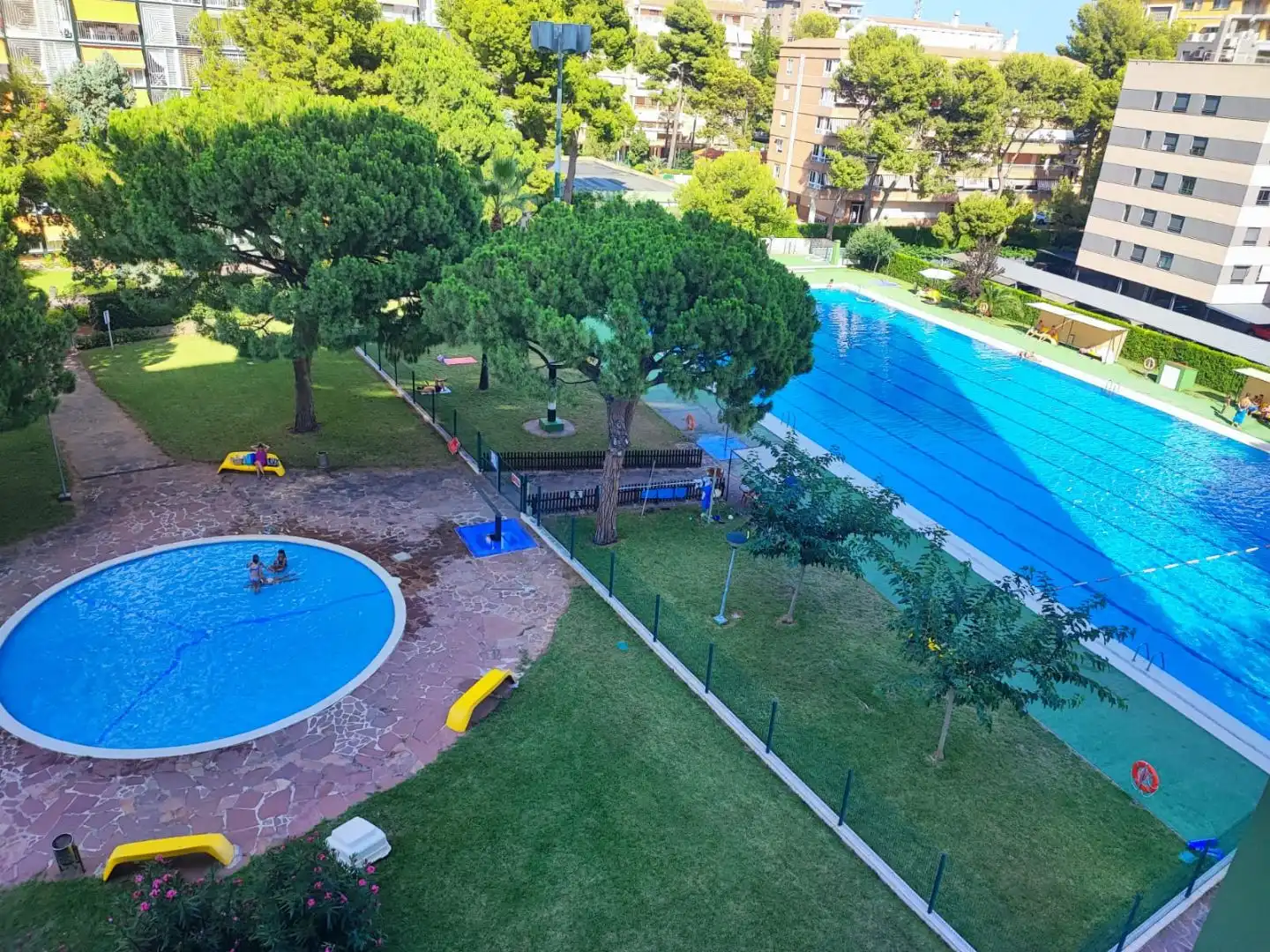 Apartament amb piscina de lloguer a Calle bisbe serra 5