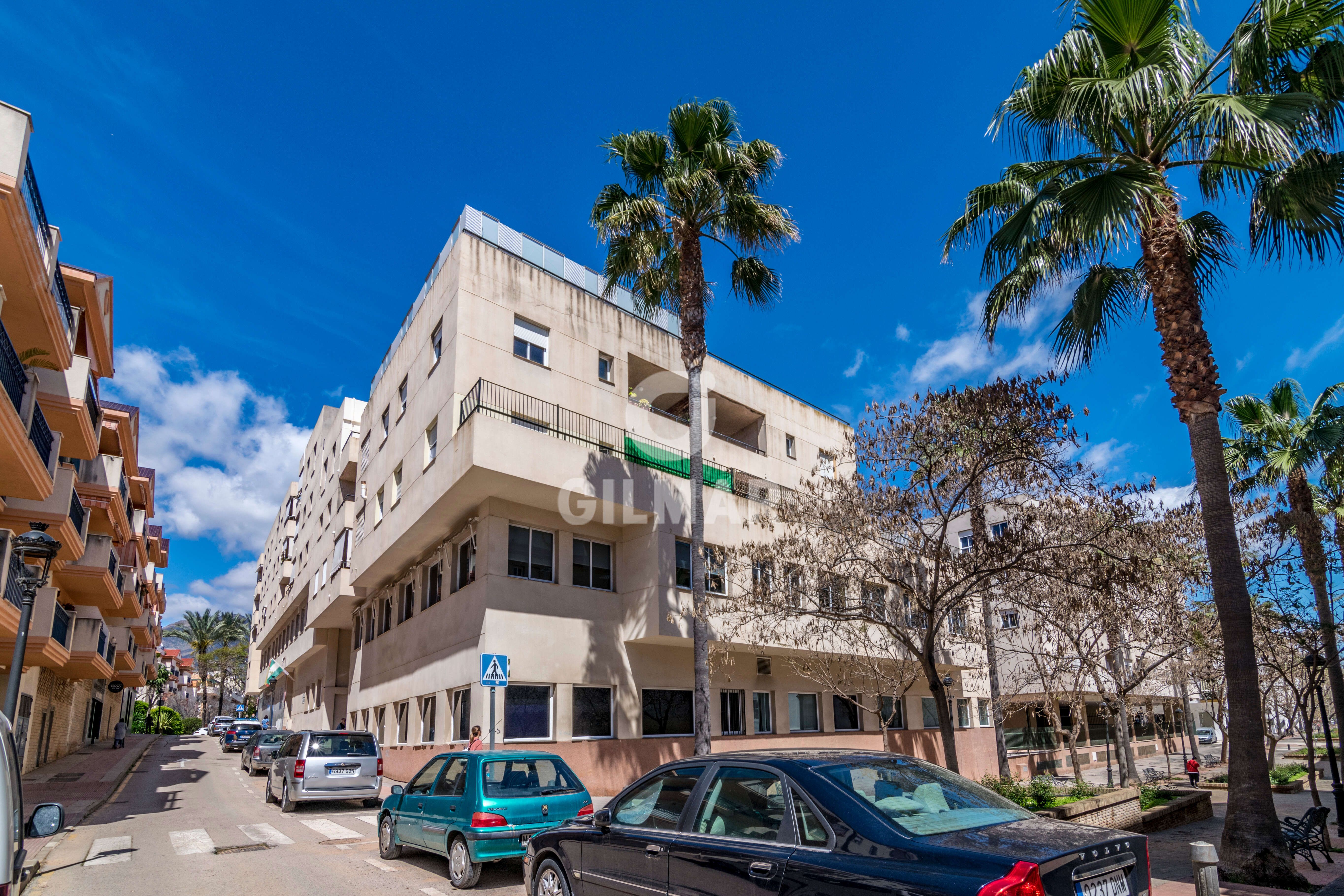 Vista exterior de Local en venda en Estepona amb Calefacció