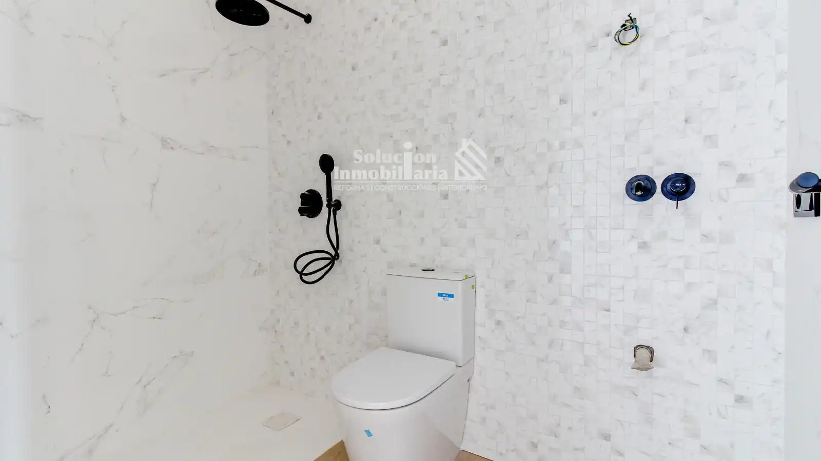 Bathroom of Detached homes for sale in Carbajosa de la Sagrada  with Heating, Terrace and Storage room