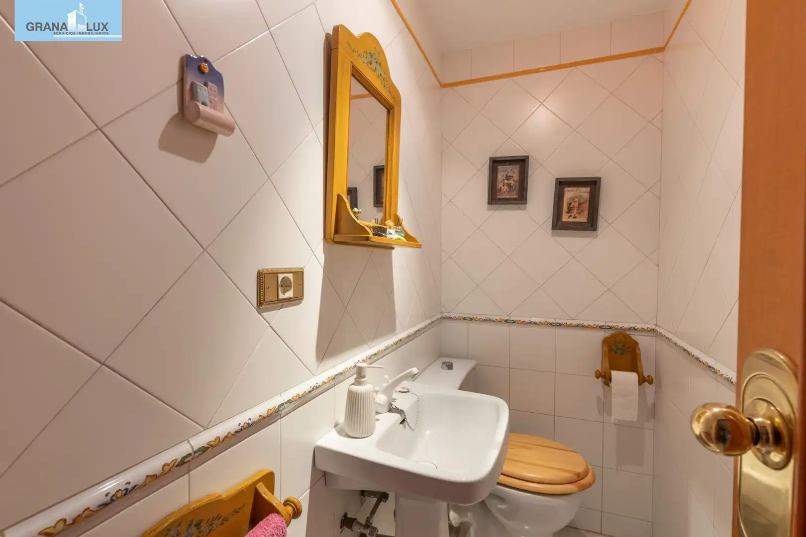Badezimmer von Haus oder Chalet zum Verkauf in La Zubia mit Klimaanlage, Heizung und Gemeinschaftspool
