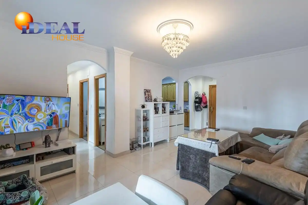 Living room of Flat for sale in Granada  with Air Conditioner and Terrace