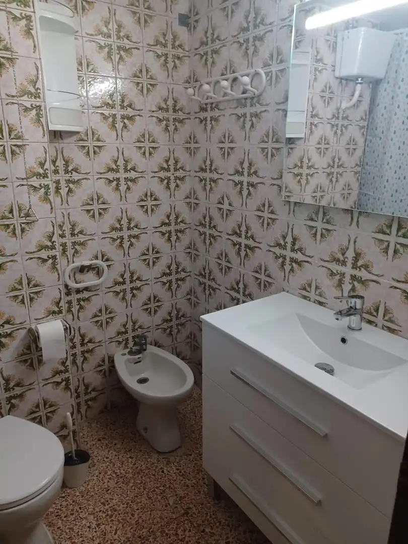 Baño de Piso para compartir en Reus
