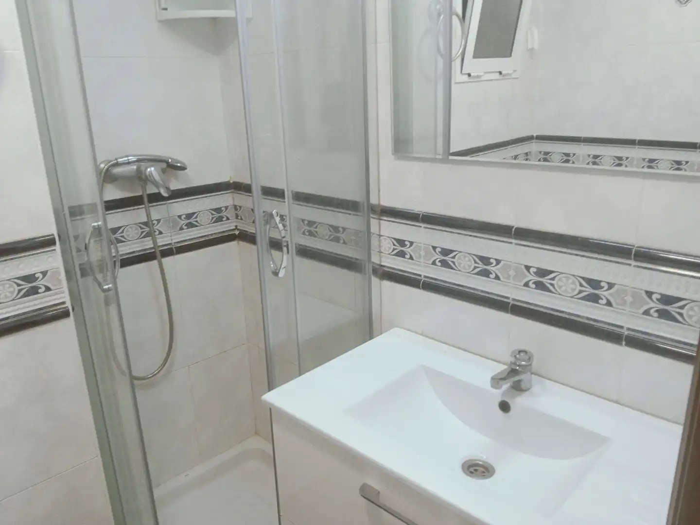 Bathroom of Flat for rent in Zaragoza  with Air Conditioner, Heating and Terrace