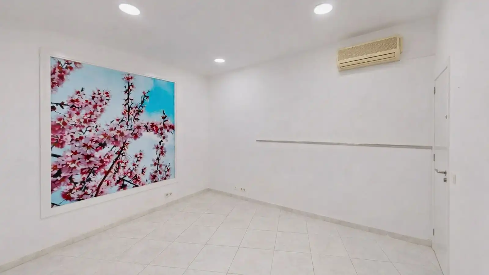 Commercial properties for sale in  Palma de Mallorca  with Air Conditioner, Terrace and Internet