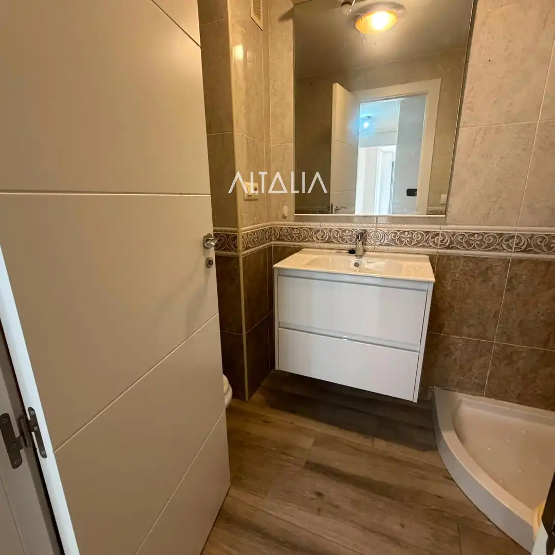 Baño de Piso en venta en Cuenca con Terraza, Trastero y Balcón