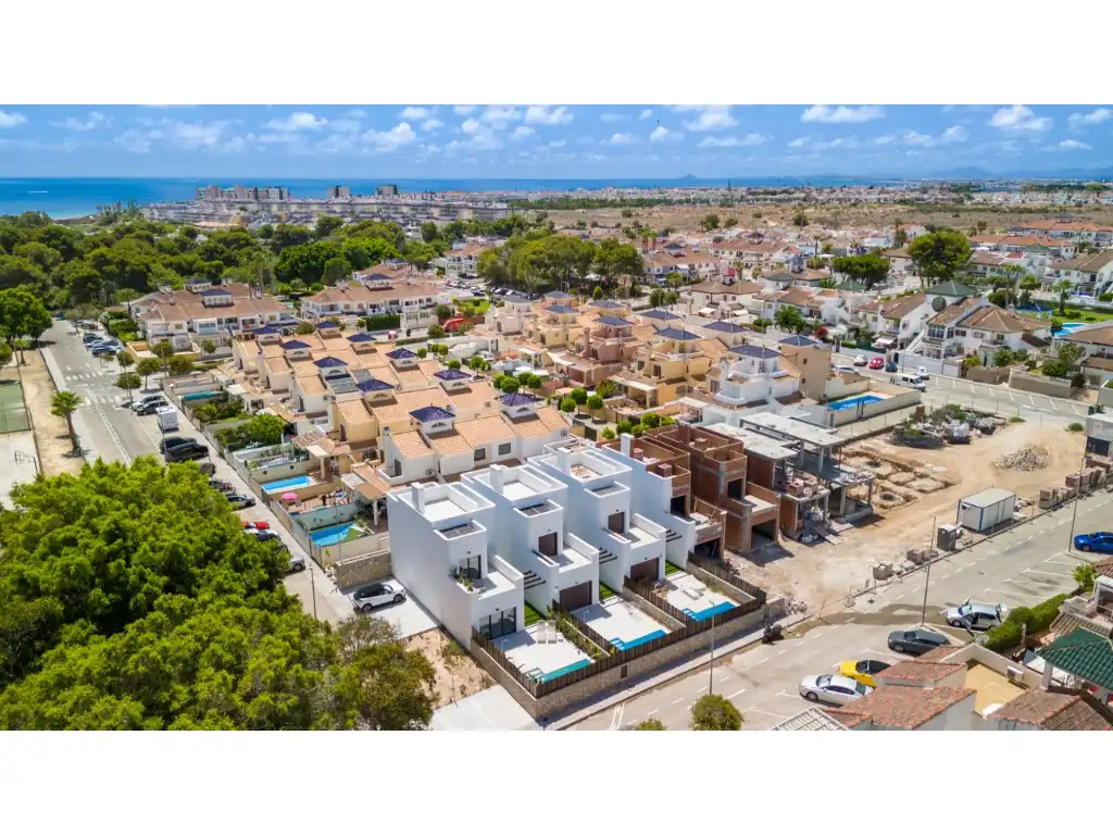 Vista exterior de Casa o xalet en venda en Pilar de la Horadada amb Piscina