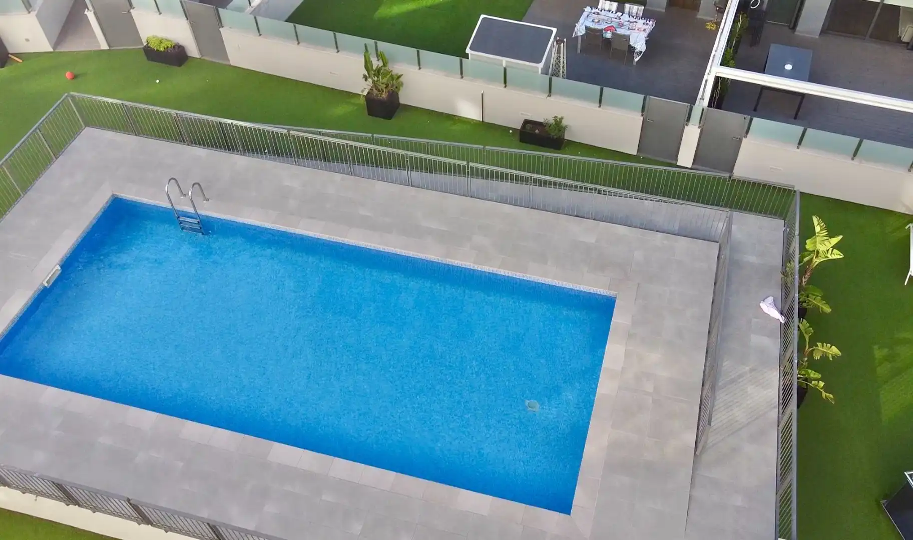 Piscina de Piso en venta en Badalona con Calefacción, Terraza y Piscina comunitaria