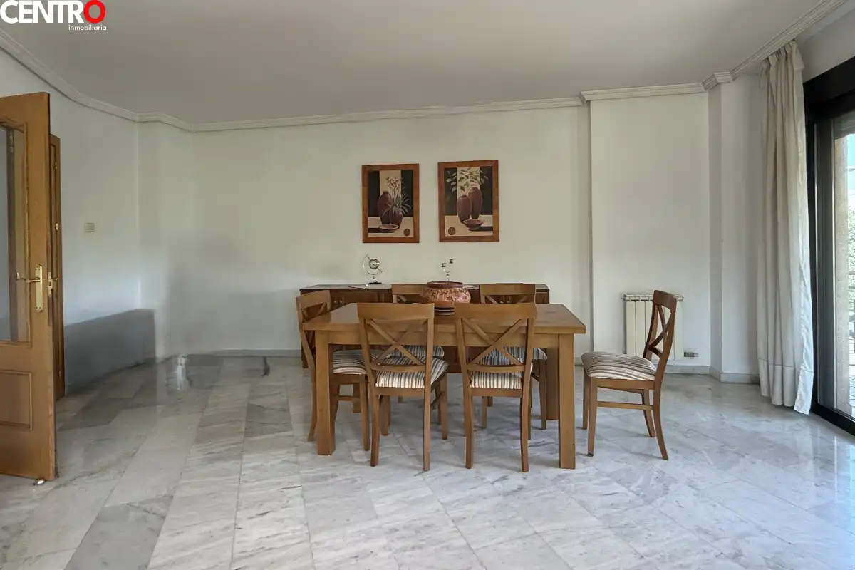 Comedor de Piso en venta en Granada con Aire acondicionado, Calefacción y Jardín privado