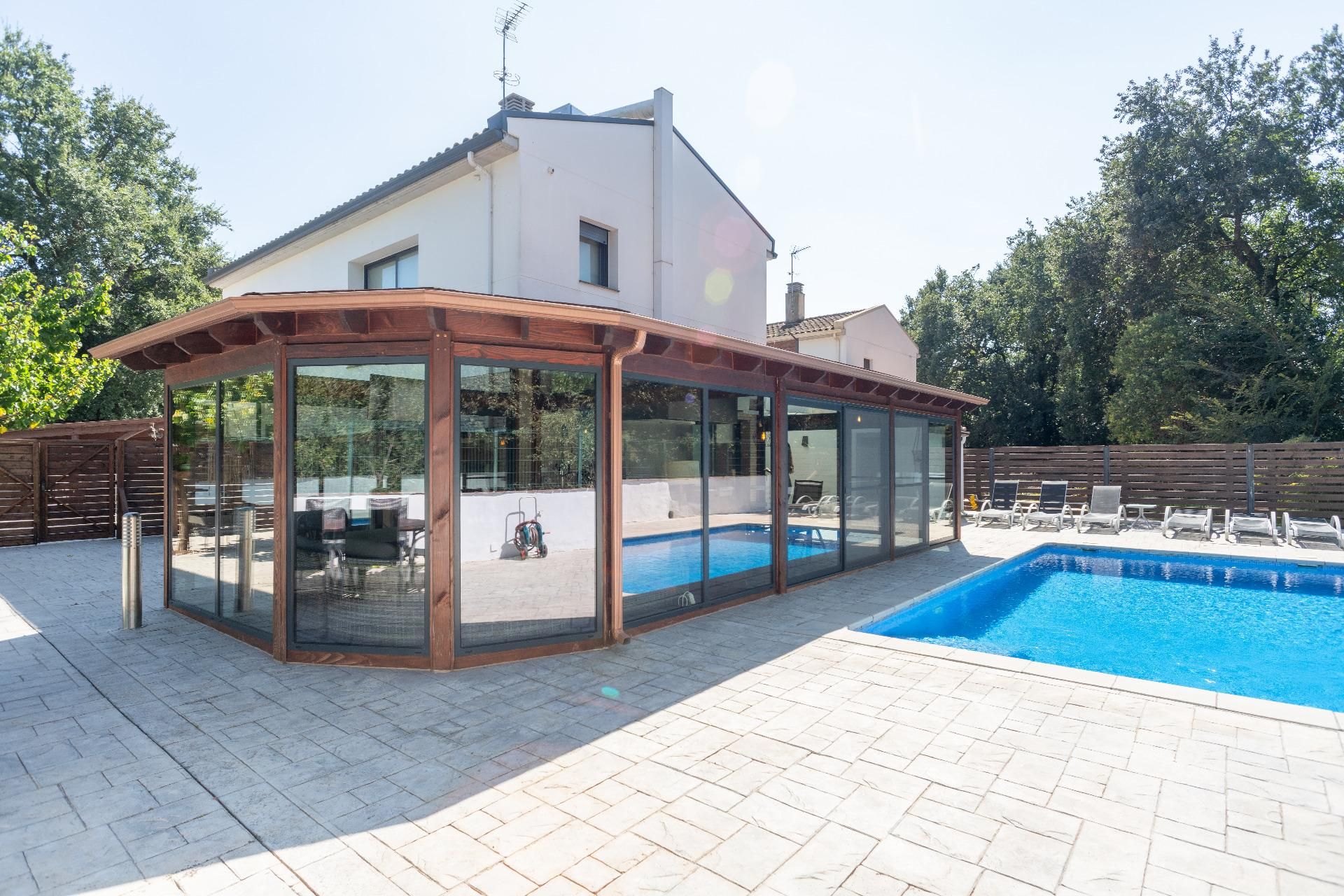 Piscina de Casa o xalet de lloguer en Girona Capital amb Aire condicionat, Calefacció i Jardí privat