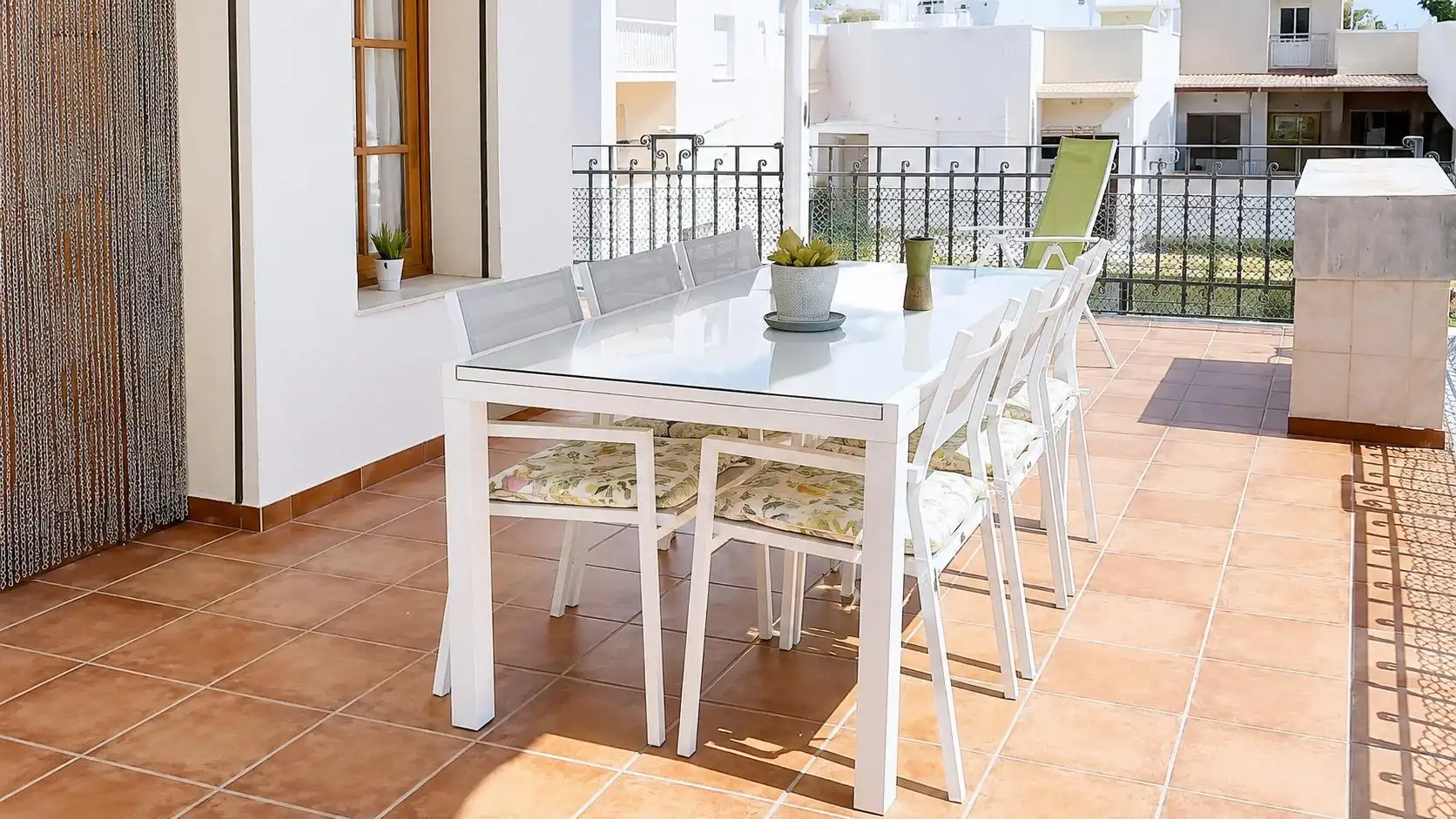 Terrasse von Erdgeschoss zum Verkauf in  Palma de Mallorca mit Klimaanlage, Privatgarten und Abstellraum