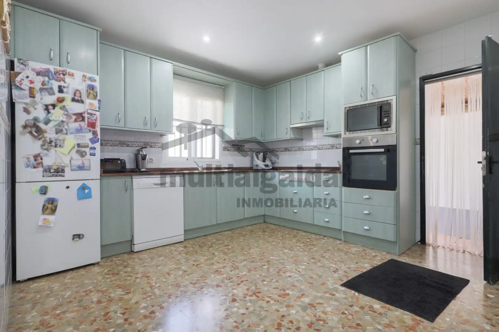 Cuina de Casa o xalet en venda en Sanlúcar de Barrameda amb Jardí privat, Terrassa i Traster