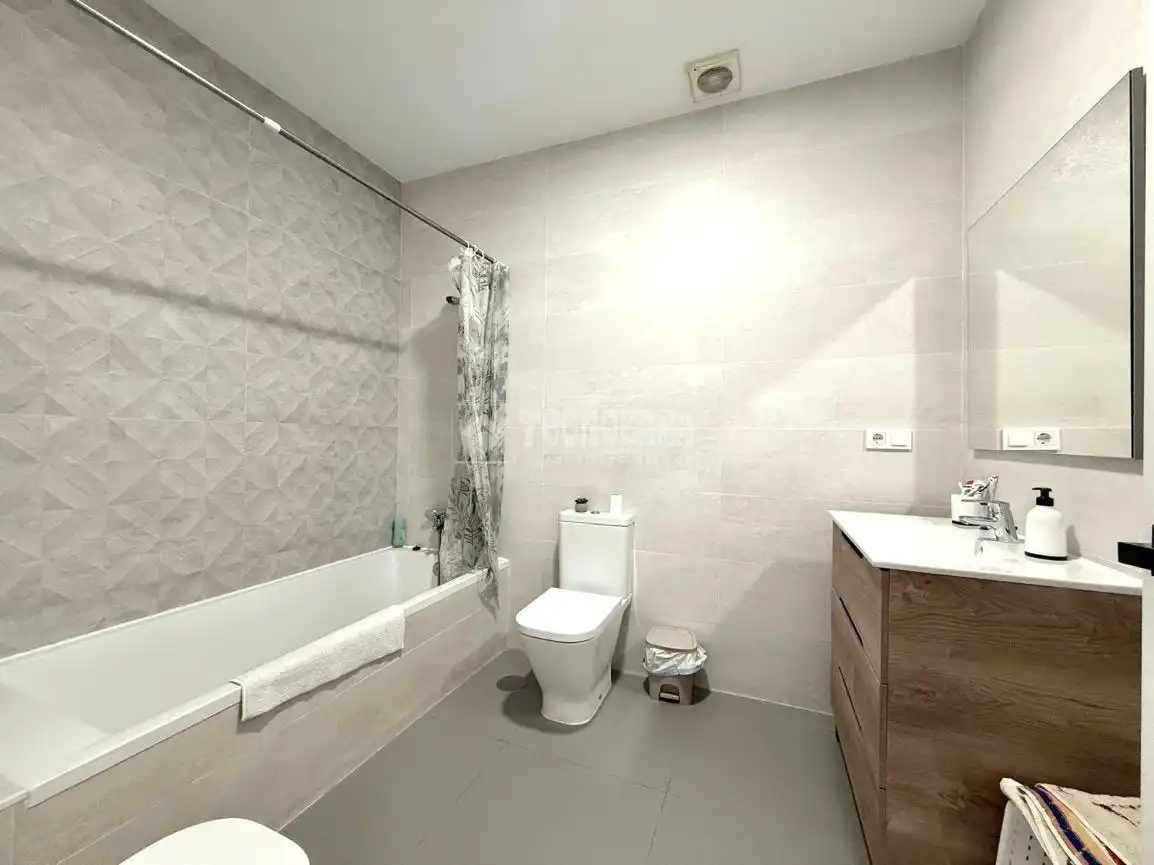Baño de Casa adosada en venta en Almería con Calefacción y Terraza