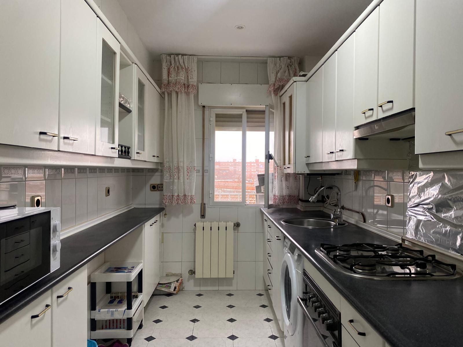 Cuina de Pis de lloguer en  Madrid Capital amb Calefacció i Moblat