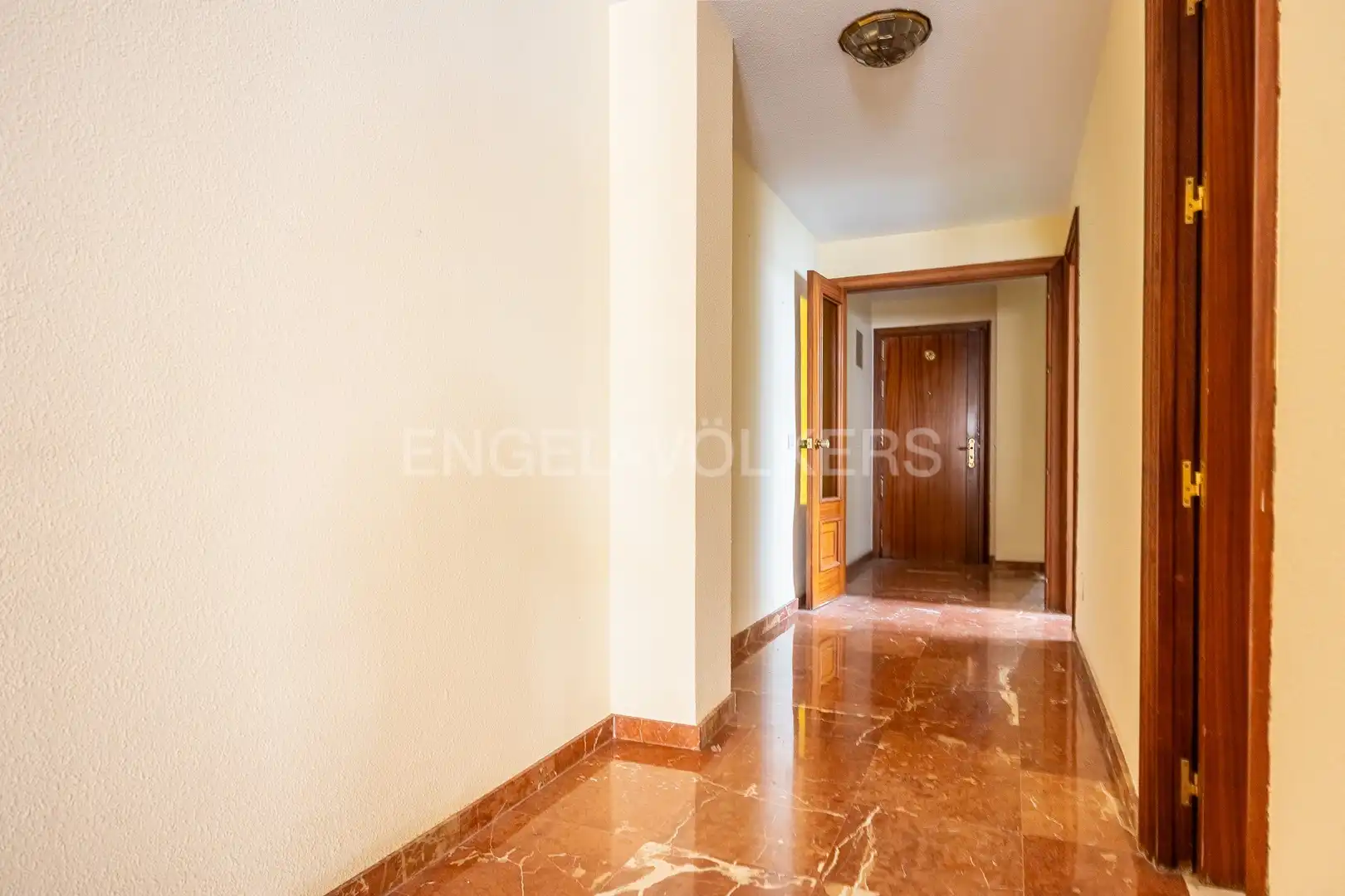 Flat for sale in Sevilla  with Air Conditioner and Heating
