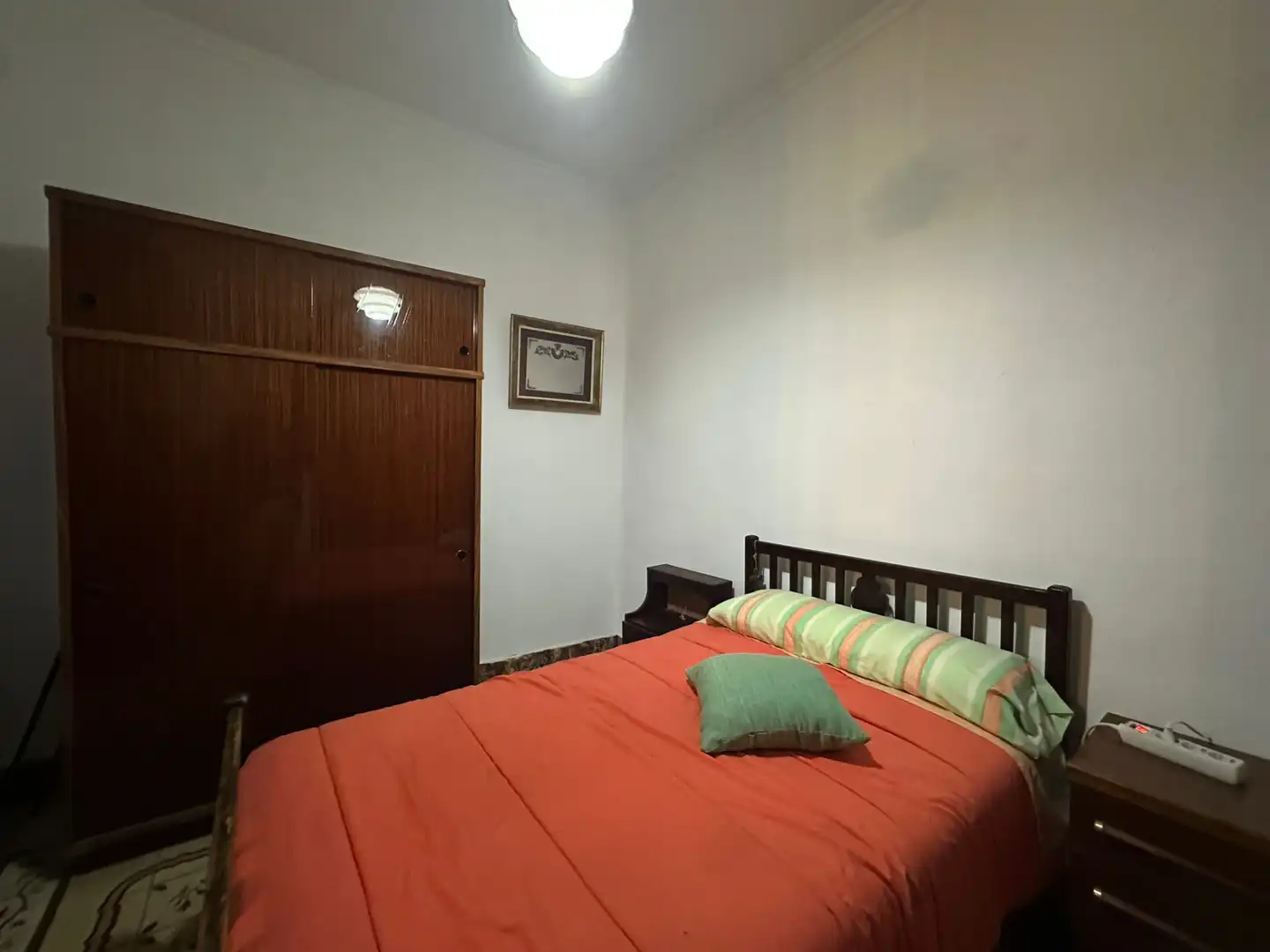Habitación de Casa adosada en venta en Burjassot