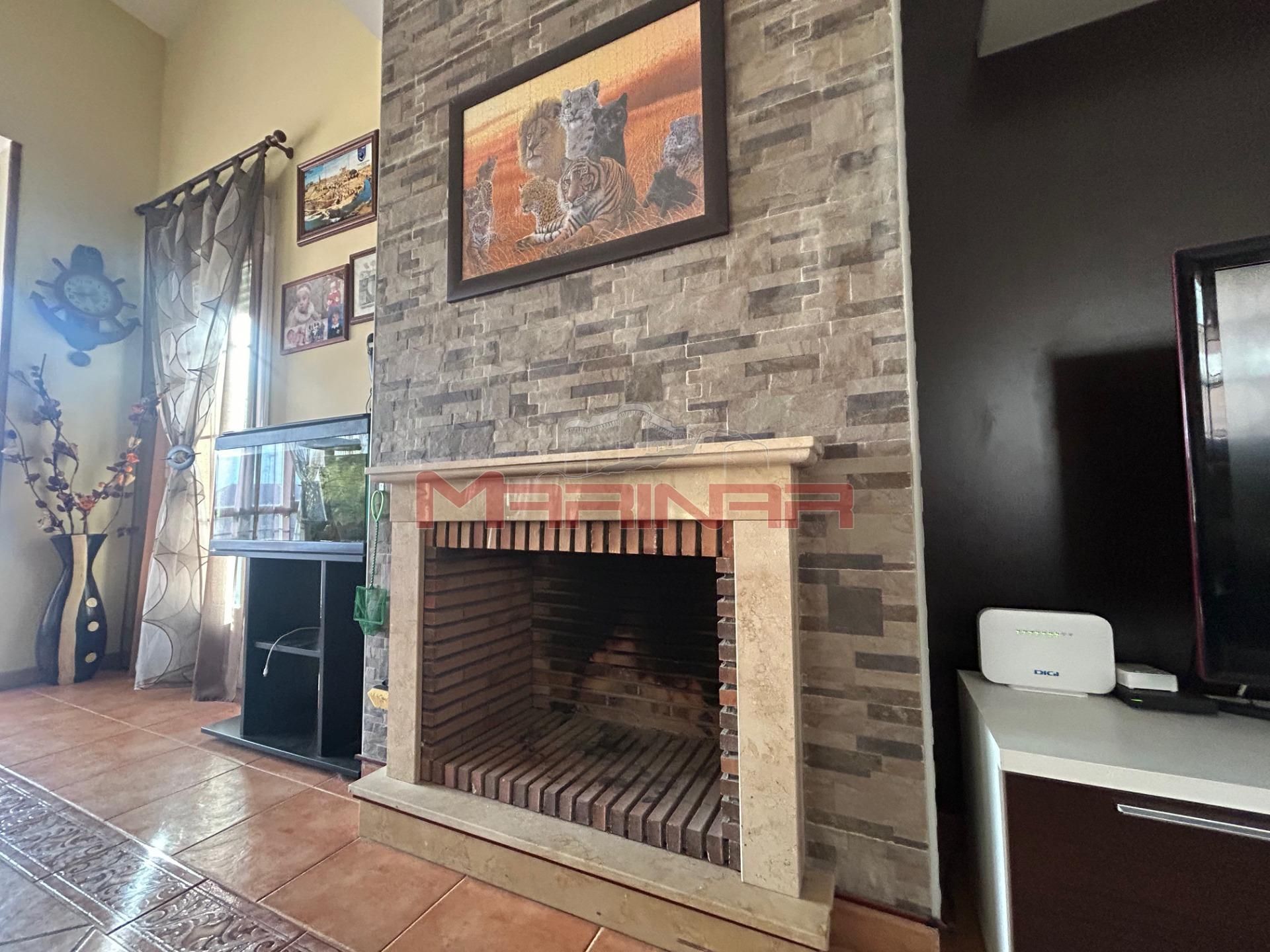 Sala d'estar de Casa adosada en venda en Seseña amb Calefacció, Jardí privat i Traster