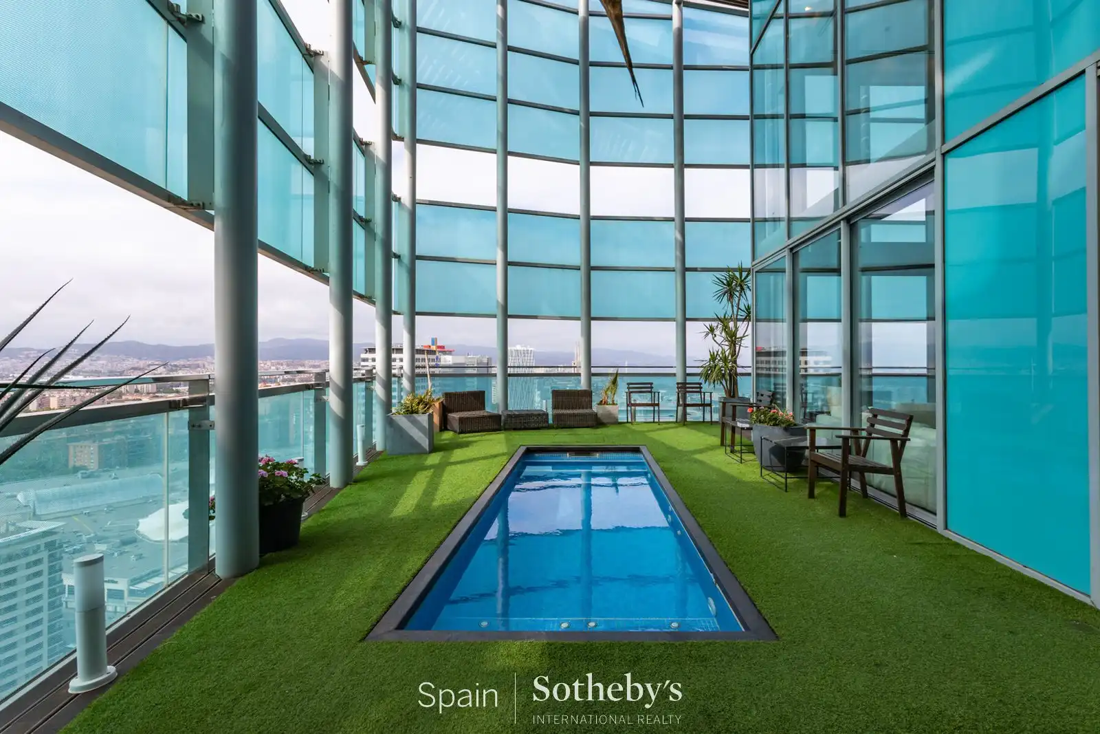 Piscina de Ático en venta en Barcelona con Aire acondicionado, Calefacción y Trastero