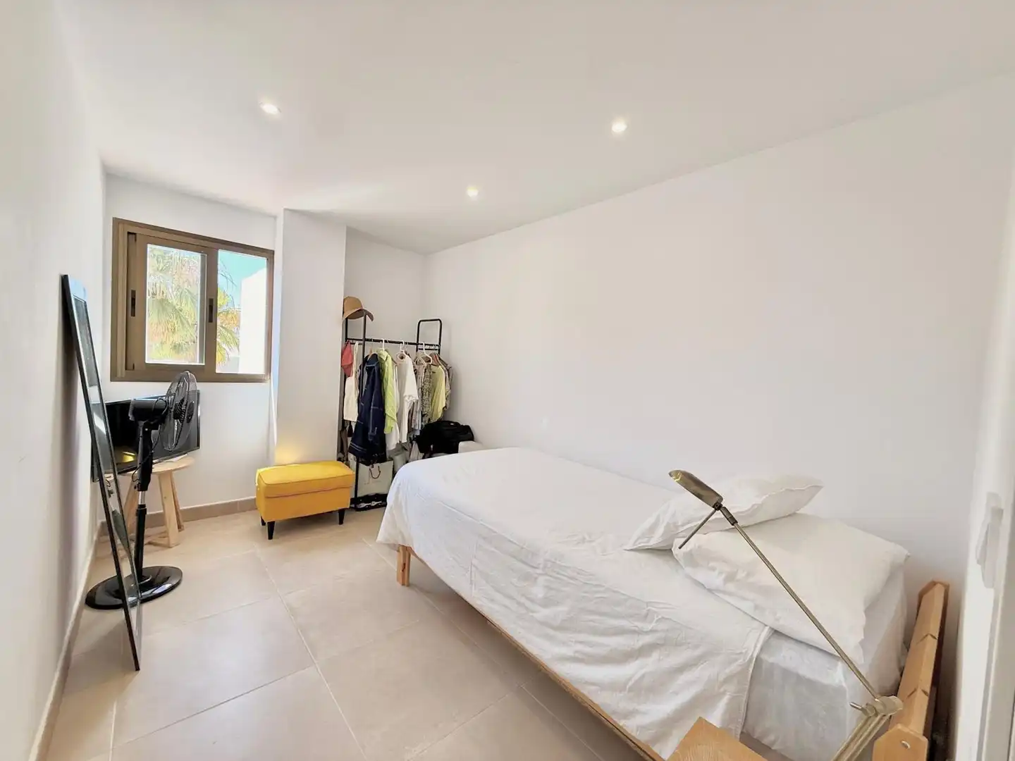 Dormitori de Apartament en venda en Torremolinos amb Aire condicionat i Terrassa