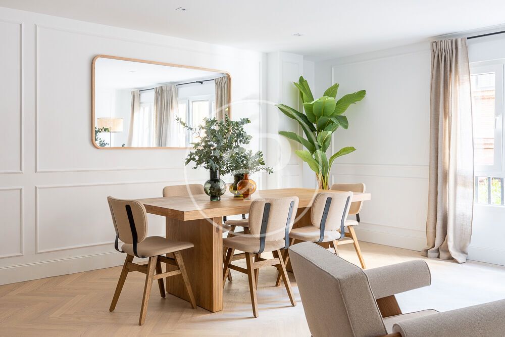 Dining room of Flat for sale in  Madrid Capital  with Air Conditioner, Heating and Furnished