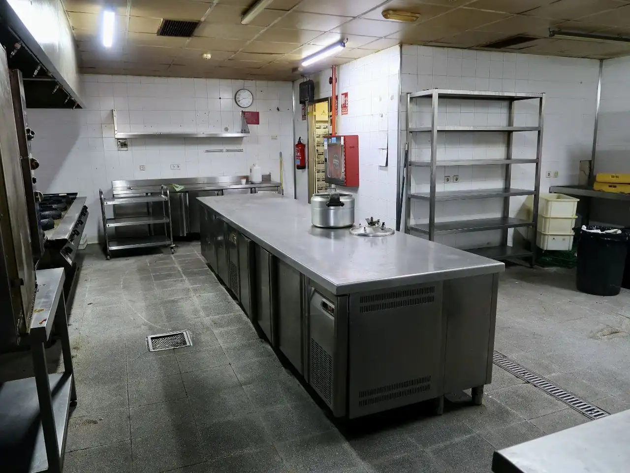 Kitchen of Commercial properties for sale in Torrejón de Ardoz  with Air Conditioner, Heating and Terrace