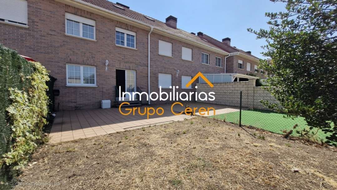 Exterior view of Single-family semi-detached for sale in Santo Domingo de la Calzada  with Heating, Private garden and Terrace