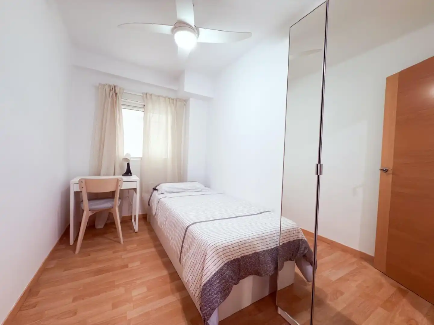 Habitación de Piso de alquiler en Valencia con Aire acondicionado, Calefacción y Parquet
