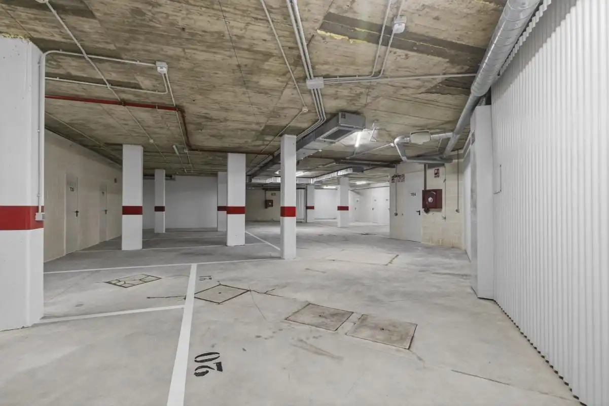 Parking de Planta baja en venta en Sevilla con Aire acondicionado, Calefacción y Jardín privado