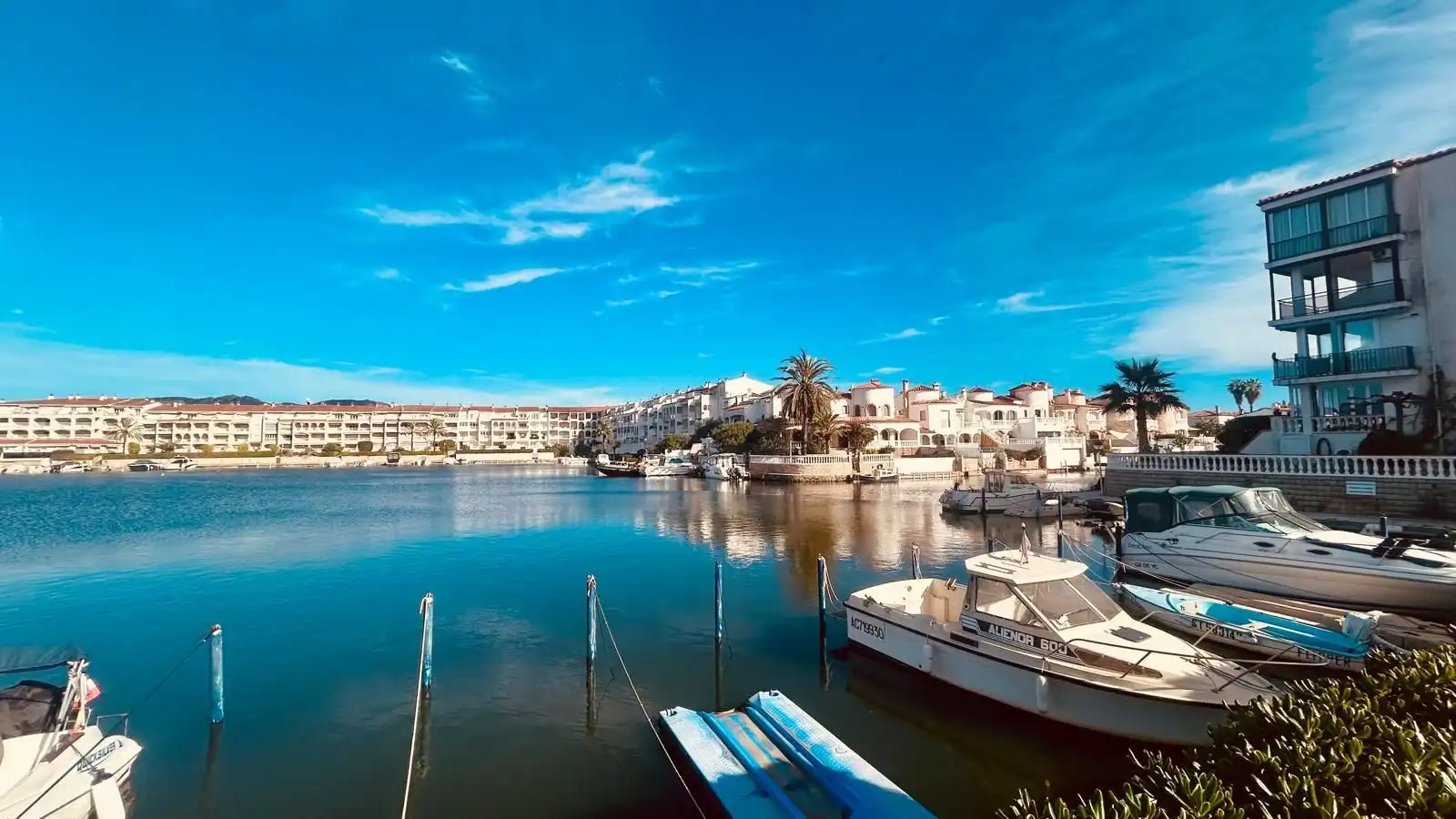 Vista exterior de Apartamento en venta en Empuriabrava con Aire acondicionado, Terraza y Piscina comunitaria