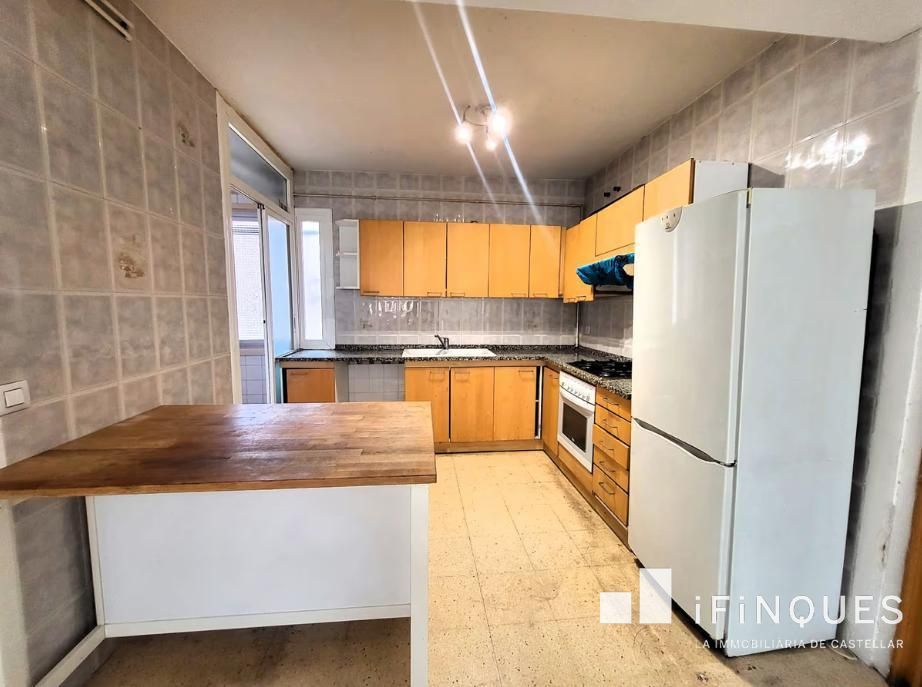 Kitchen of Flat for sale in Sabadell  with Heating, Balcony and Internet