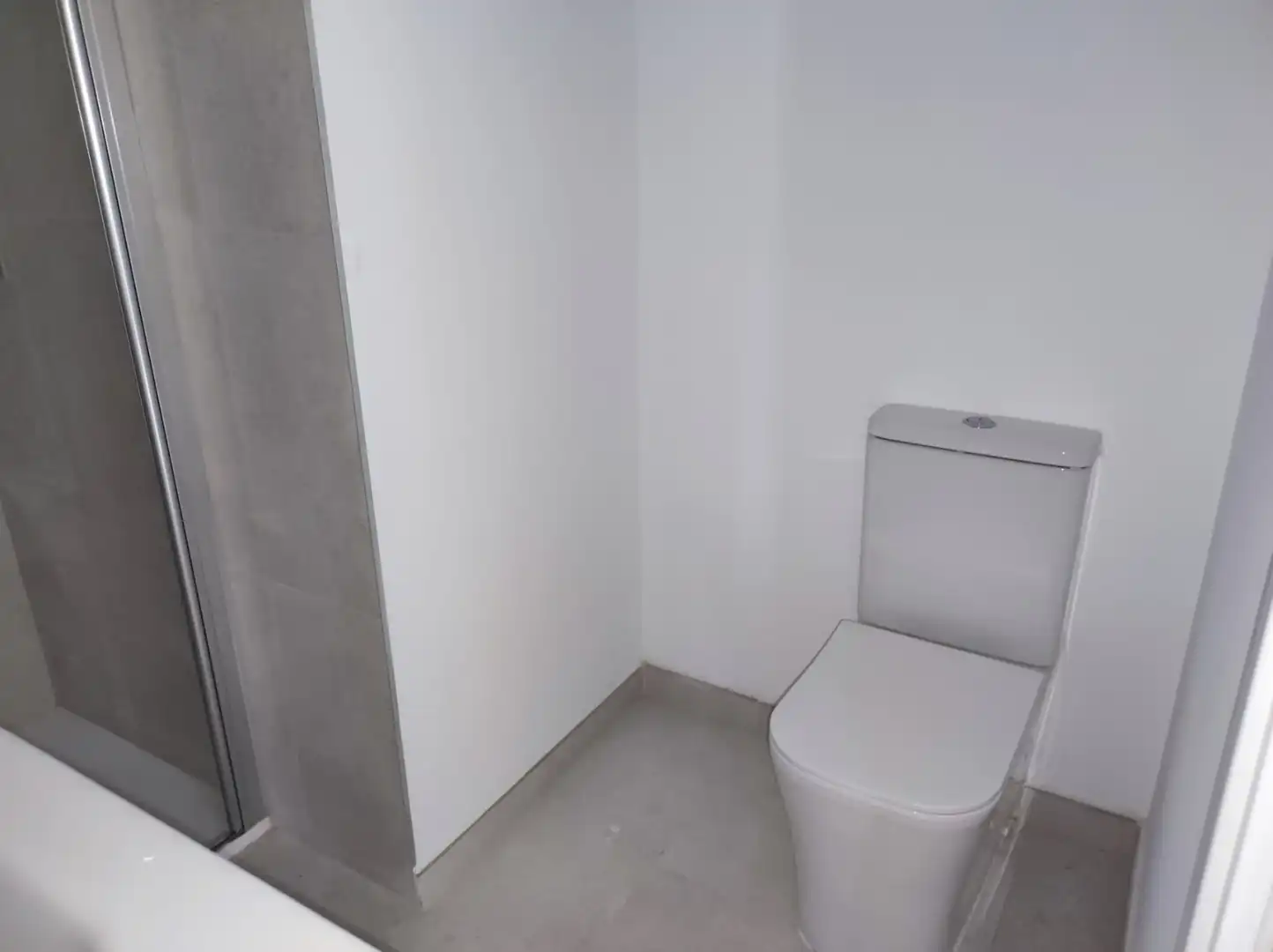Badezimmer von Wohnung zur Miete in Málaga mit Klimaanlage, Heizung und Ofen