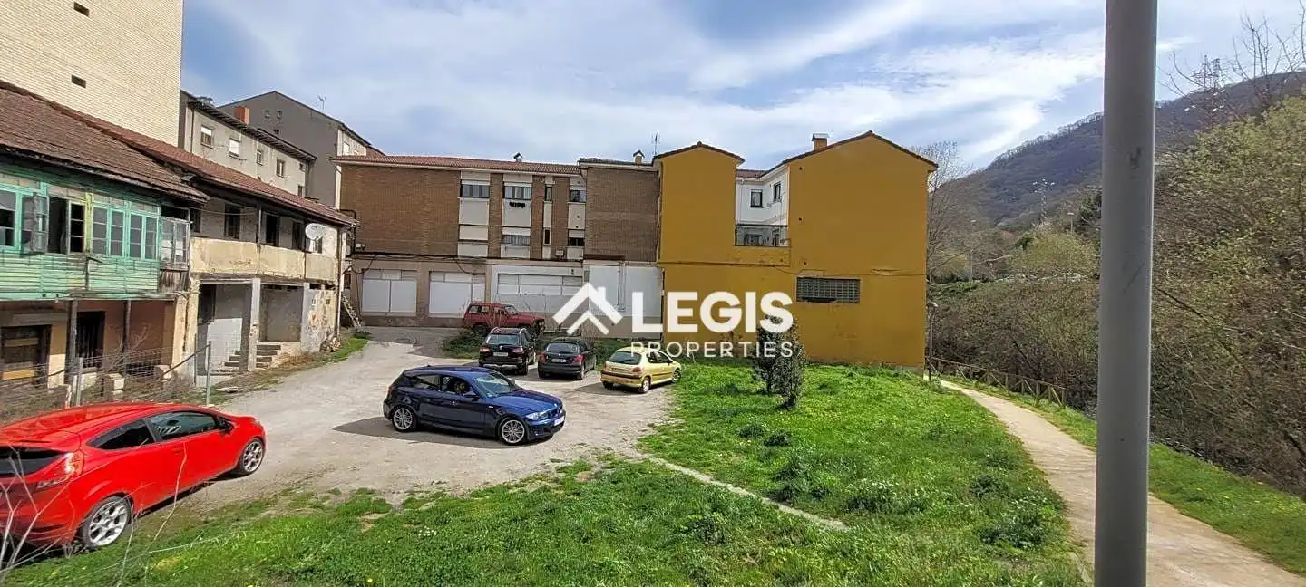 Vista exterior de Local en venda en Mieres (Asturias) amb Terrassa