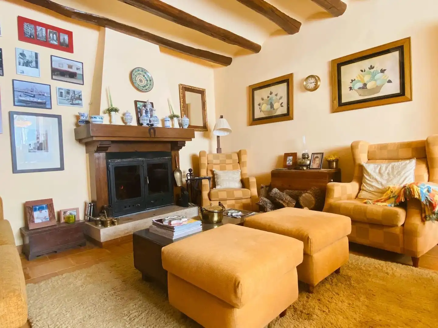 Sala d'estar de Finca rústica en venda en Miravete de la Sierra amb Traster