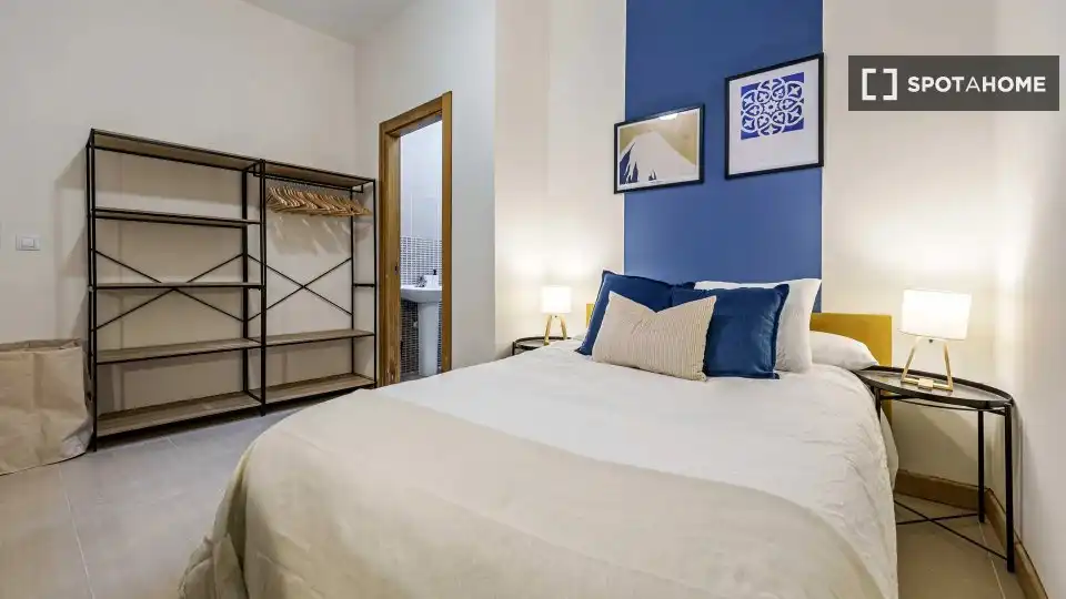 Bedroom of Flat for share in Centro